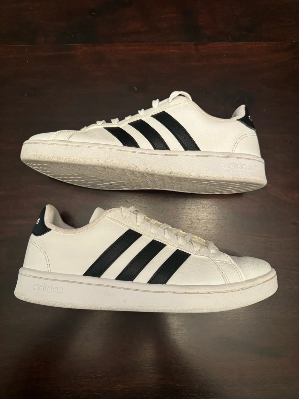 adidas Women’s Grand Court Sneakers White Black Cloudfoam insole Size 8.5